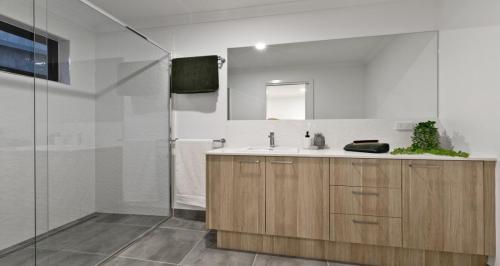 Greensborough Ensuite Large