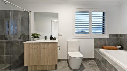 Greensborough Main Bathroom Large